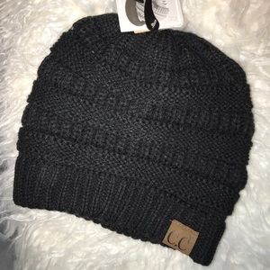 Messy Bun Beanie! 🖤